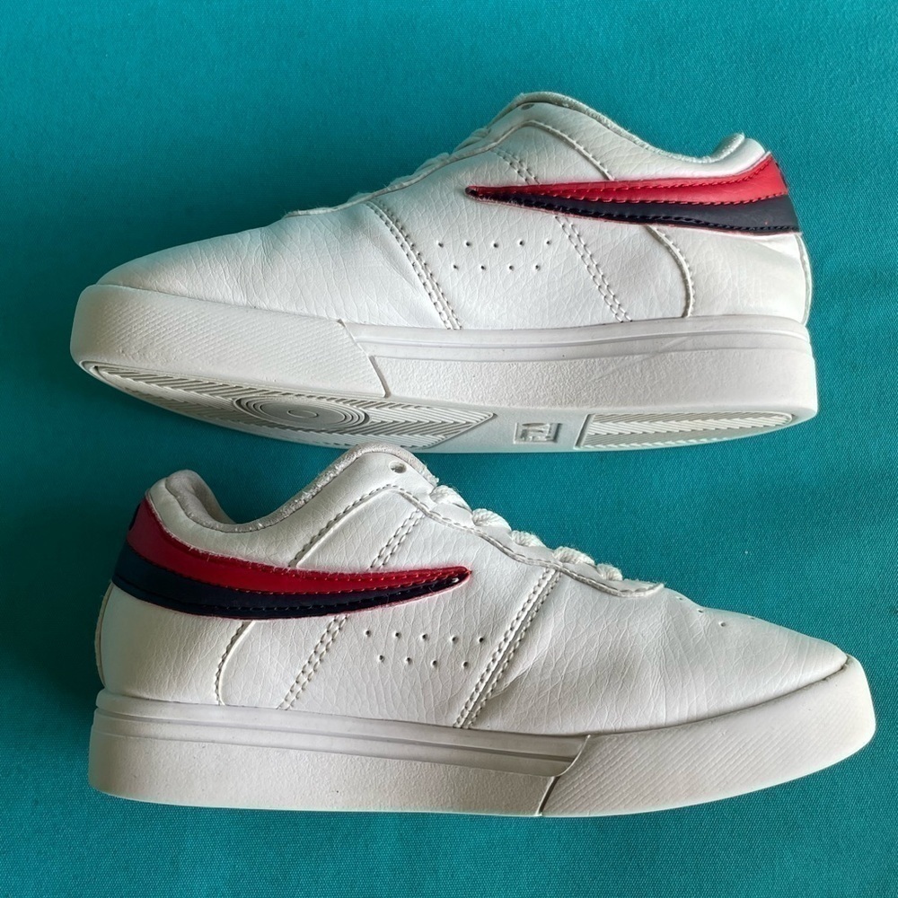 Kids Fila sneakers size 12 - Picture 5 of 7